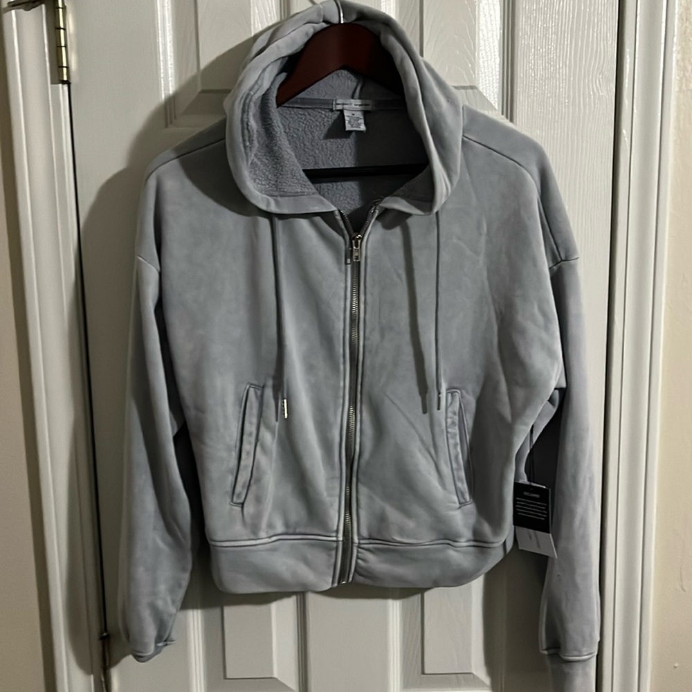 NWT better together lilac cropped zip up.